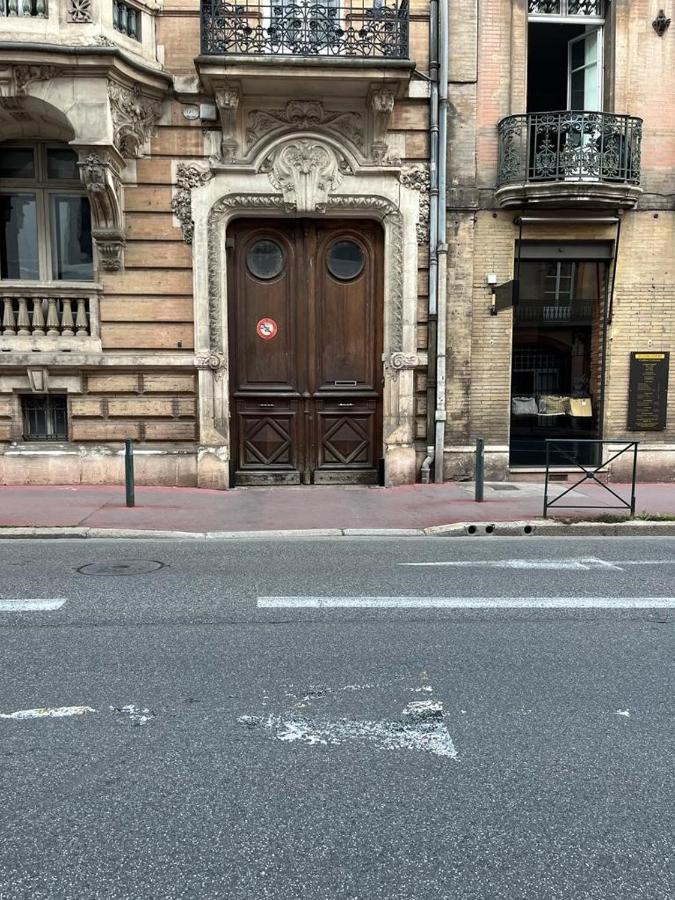 Toulouse - Alsace Lorraine - Languedoc-Place Du Salin-Museum Histoire Naturelle- Jardin Des Plantes-Musee Augustins- Palais De Justice Station Metro Carmes Ligne B Dış mekan fotoğraf