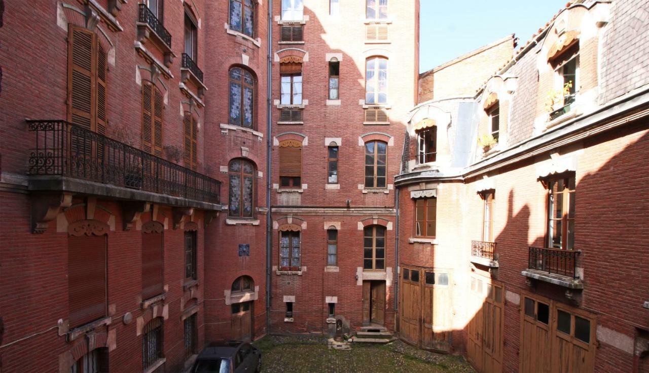 Toulouse - Alsace Lorraine - Languedoc-Place Du Salin-Museum Histoire Naturelle- Jardin Des Plantes-Musee Augustins- Palais De Justice Station Metro Carmes Ligne B Dış mekan fotoğraf